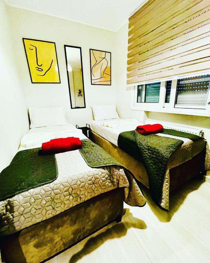 Phoenix Garden Apartments II Athena Bagian luar foto